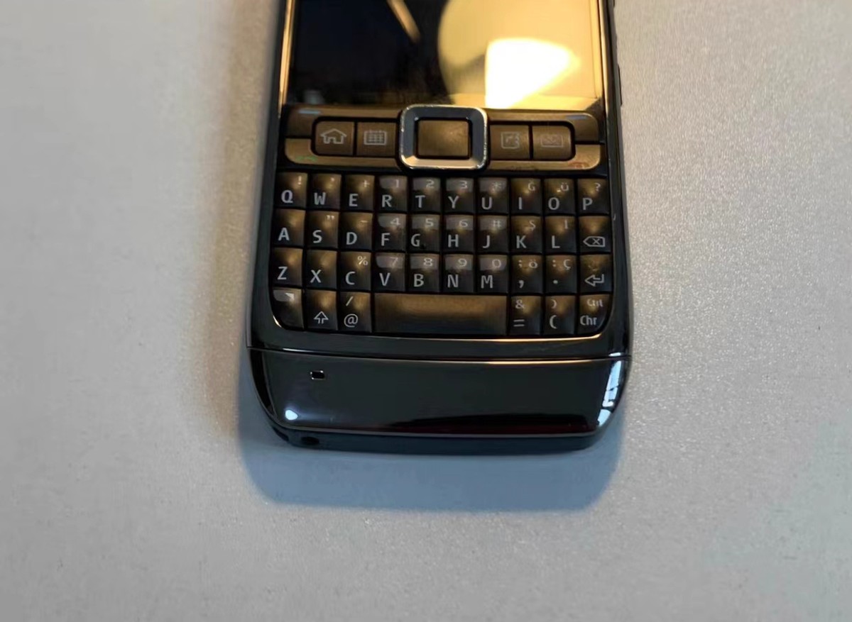 路上捡到一台未开封的手机,路边捡到的全新手机没开封