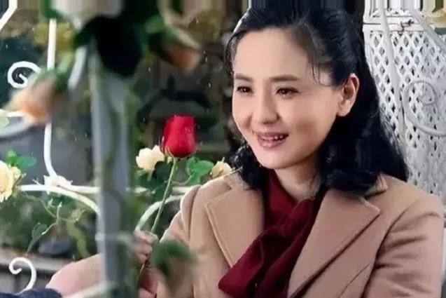 我花90万在儿子家附近买房子，以为晚年幸福了，可是很难见到儿子