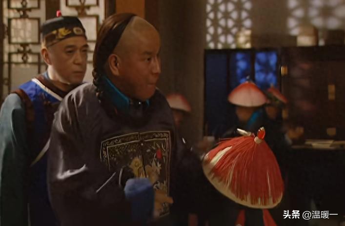 *绑捆**露大胸、台词胡来！这些“*辱侮**”观众的剧情，真把观众当呆子