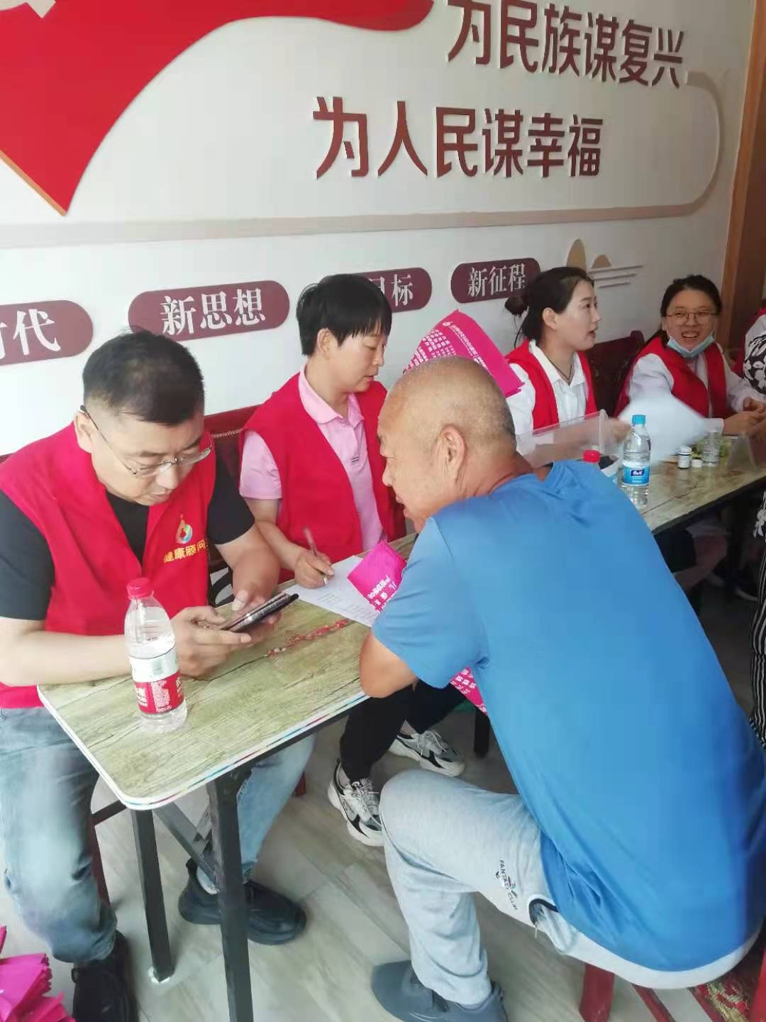 市三院联合宏仁堂“服务百姓健康行动”走进淄川龙泉镇龙二村义诊