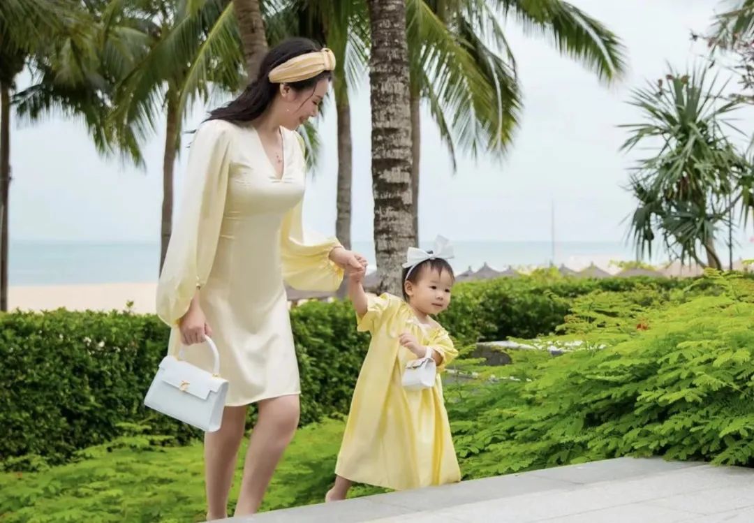 孟晚舟穿的白色连衣裙是什么品牌,孟晚舟同款连衣裙大码