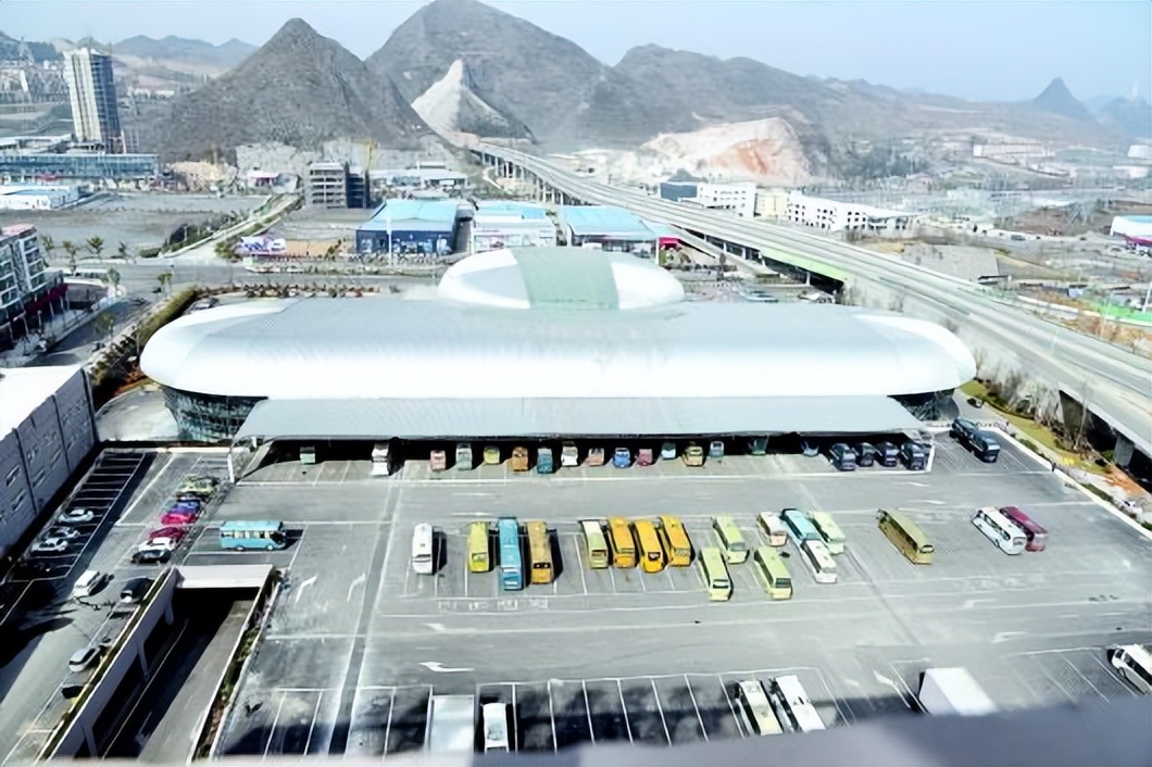 民警抓捕吸毒人员受伤,民警抓捕吸毒犯受伤