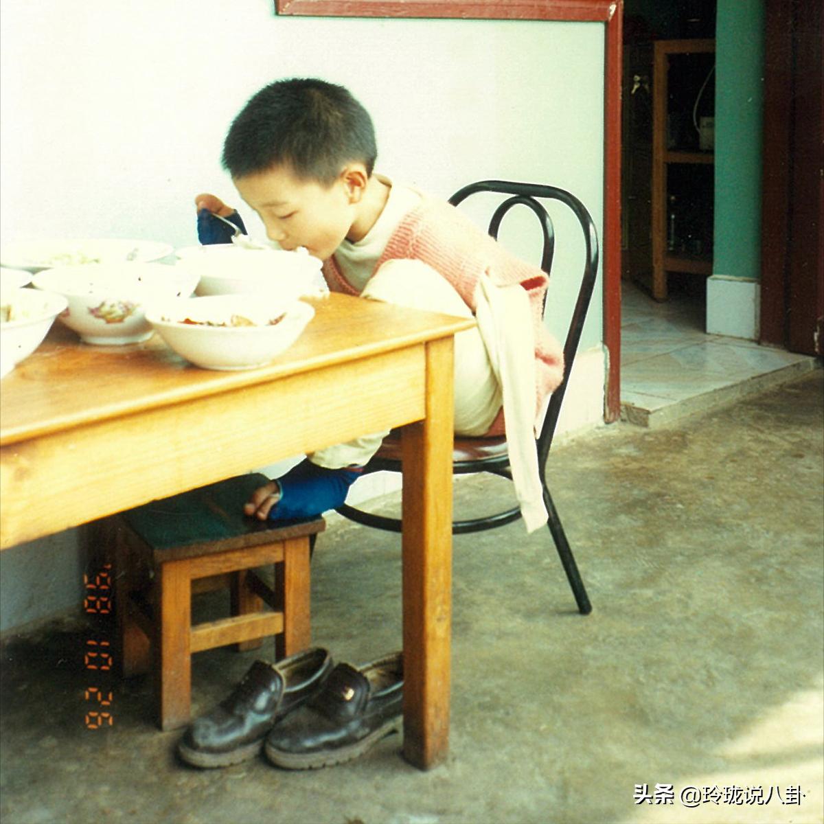 杨孟衡失去双臂的全过程,无臂学霸杨孟衡的故事