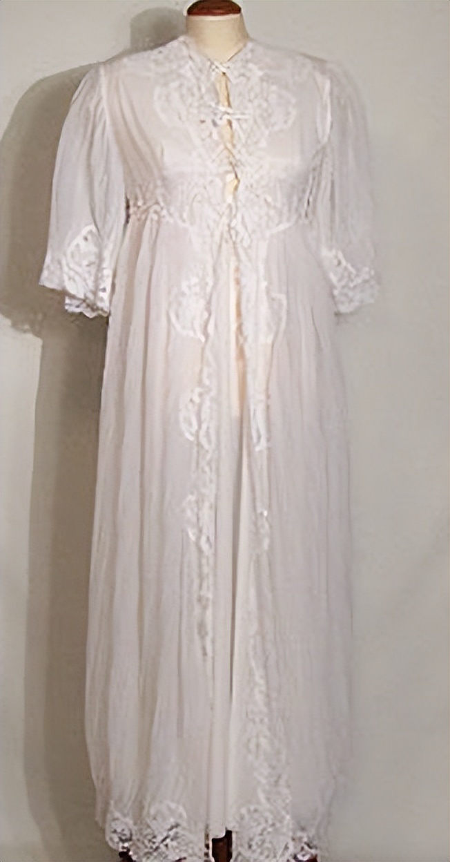 欧洲睡衣发展史,欧洲中世纪英国贵族的睡衣