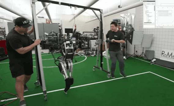 全球最快的人形机器人,类人机器人现代的人形机器人