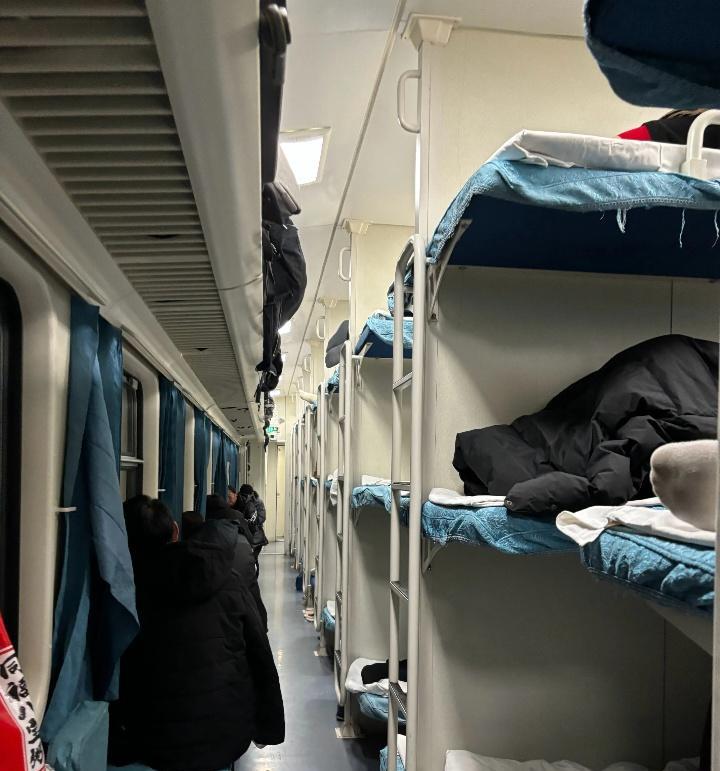 火车卧铺的选铺服务有必要么,火车硬卧上中下三铺哪个最难受