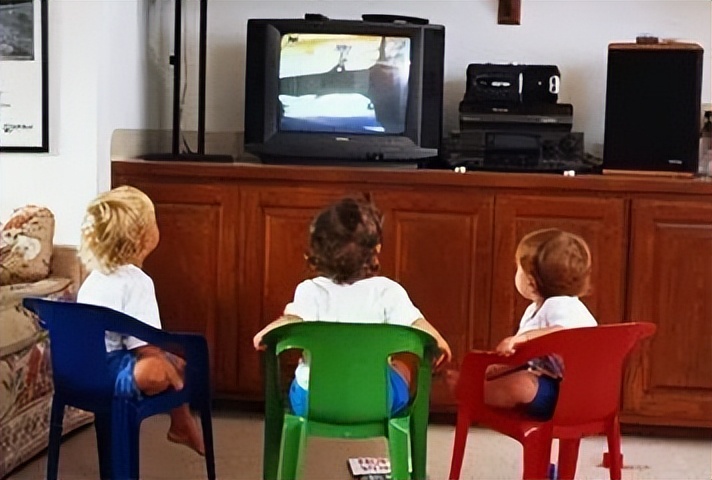 如何高效陪伴孩子看动画片,孩子看动画片的正确方式