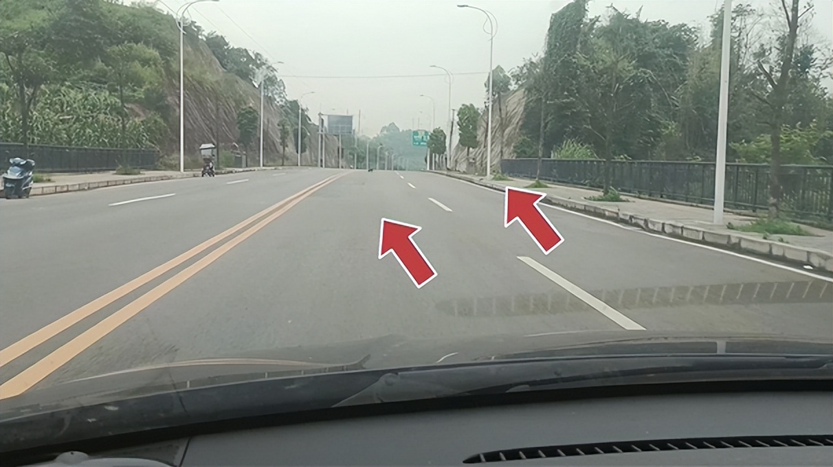 马路中心黄色双实线属于什么标线,道路中心黄色虚线属于哪一类标线