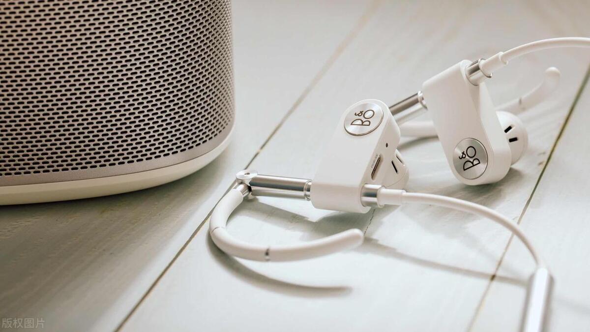 耳机为什么分左右声道,耳机l和r哪个是左哪个是右