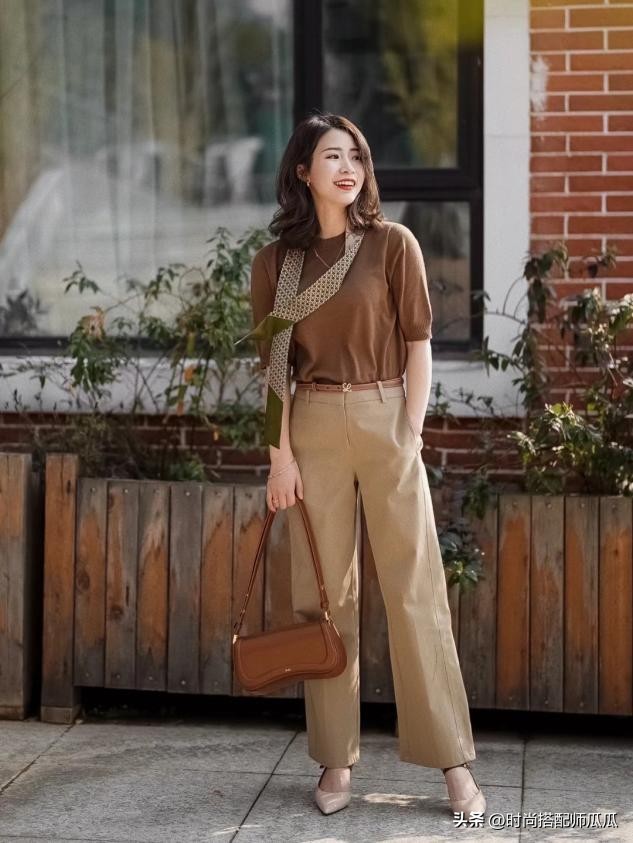 皮肤灰的女生穿什么显白,黑白灰女生穿什么颜色好看