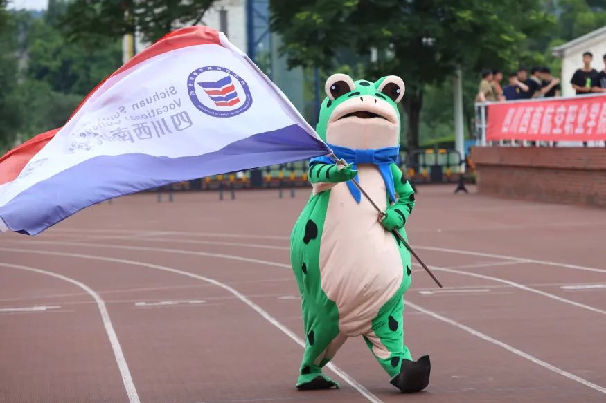 西南交通大学贡嘎杯决赛足球,2023贡嘎杯西南交大足球队