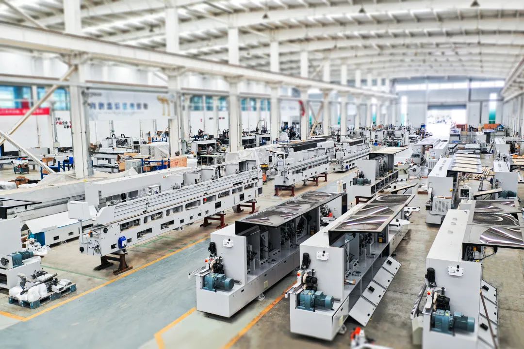 助力全球家居产业，星辉数控专注打造家具工业4.0智慧工厂！