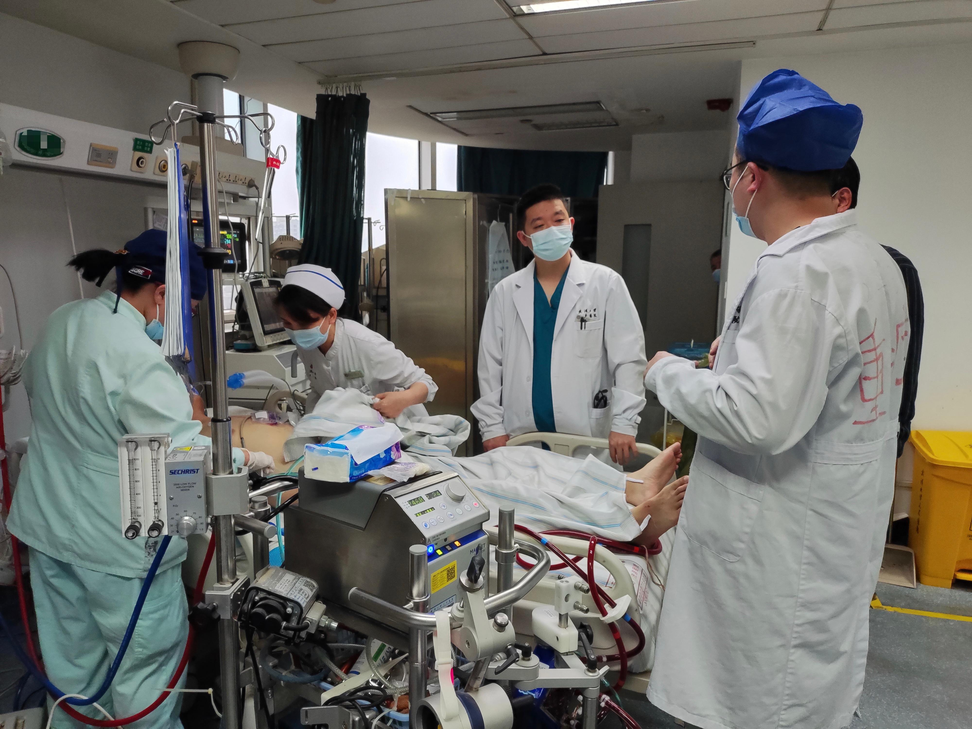 ECMO下置换心脏主动脉瓣，武汉大学人民医院三大学科团队接力救治为25岁急性心衰男子重启生命