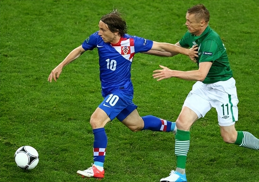 当今足坛十大顶级巨星,当今足坛十大足球巨星