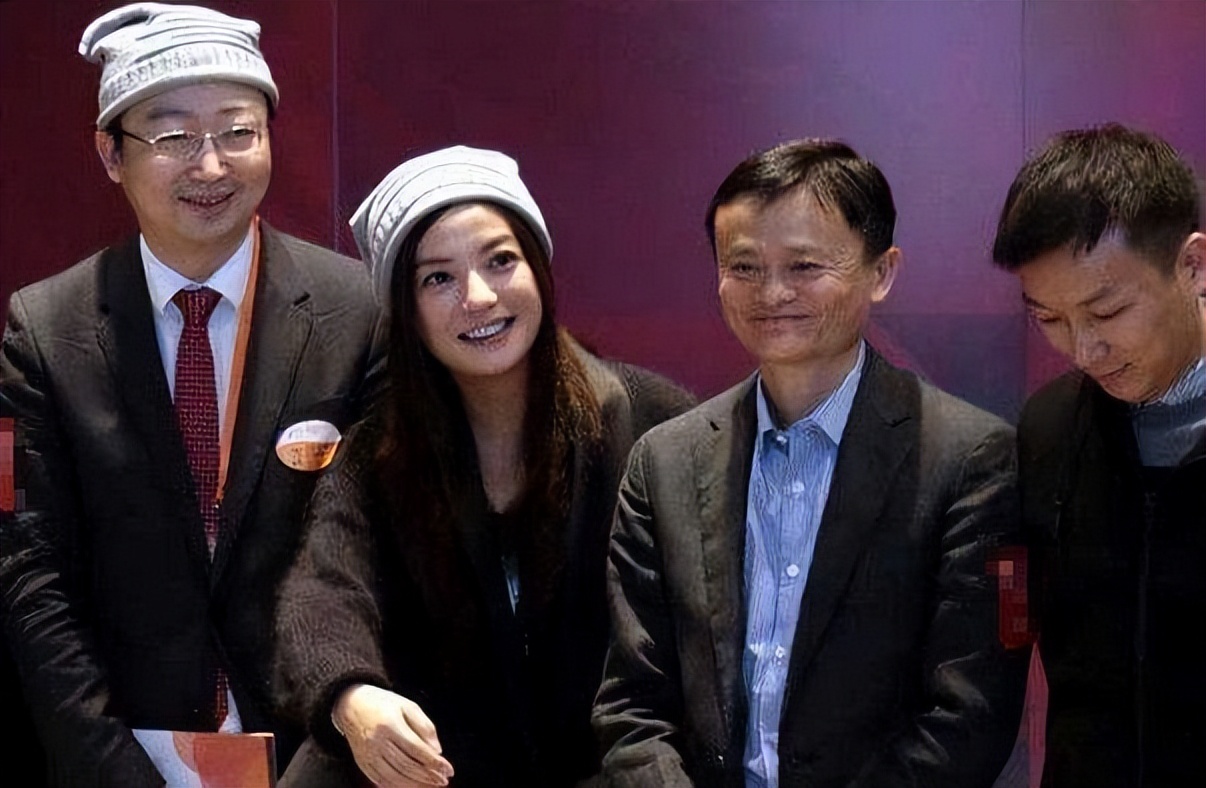 亲日辱华，殴打孕妇！曾经“不可一世”的她现在终于付出了代价！