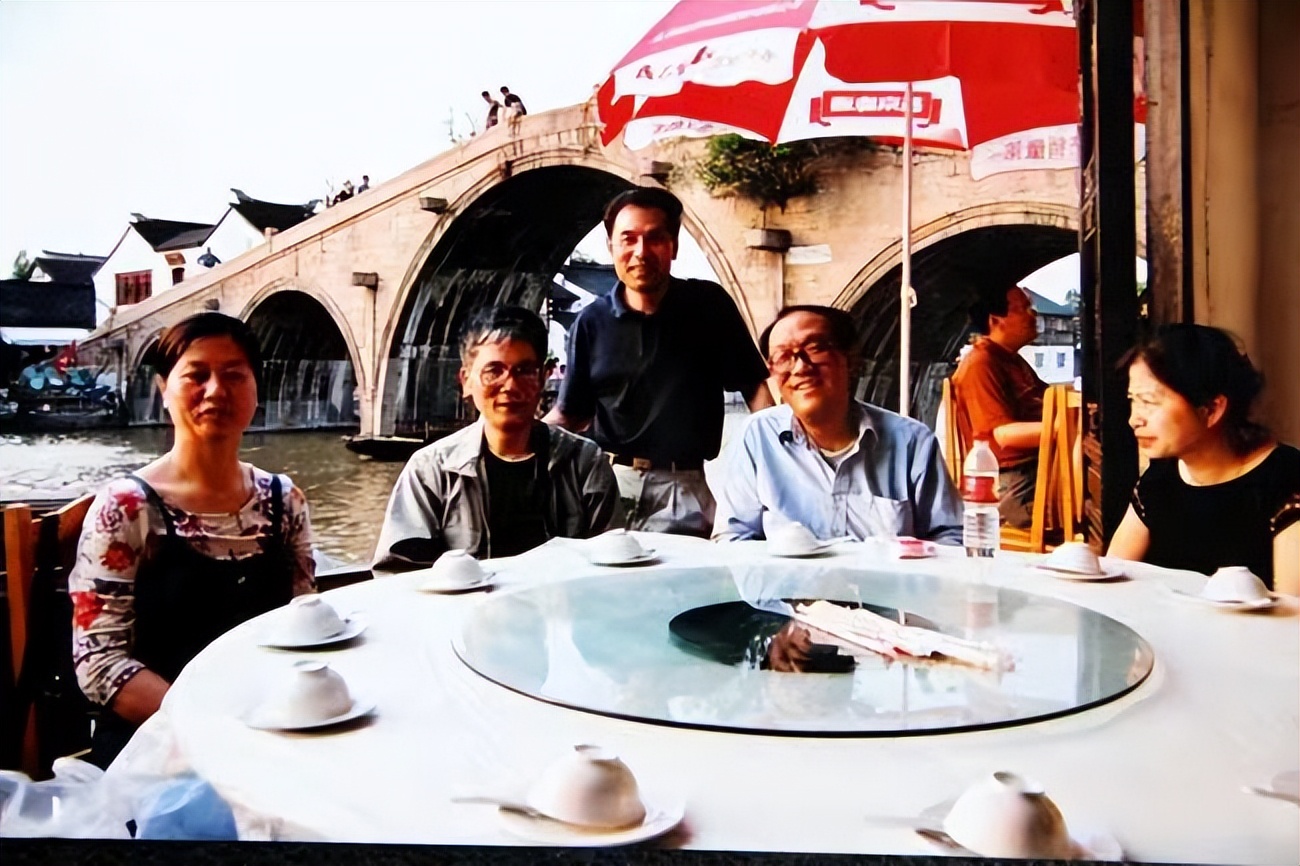 余华董卿作品比较接地气,董卿读余华