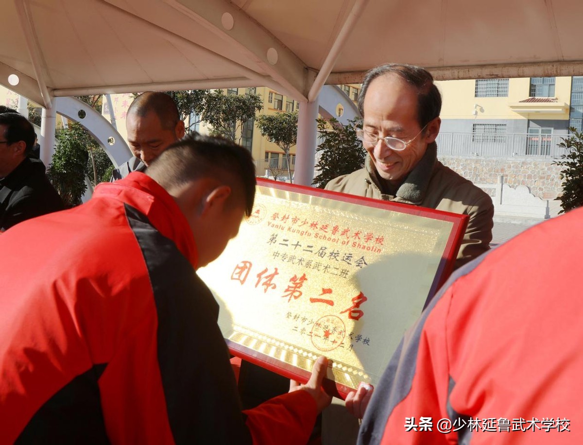 不负韶华以梦为马金榜题名,不负韶华以梦为马历尽千帆手语