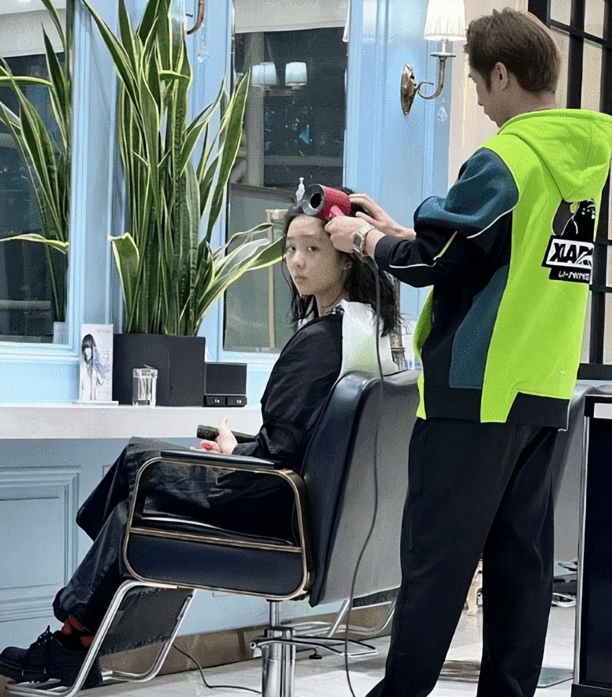 黄多多从小染头发,针对黄多多染头发的看法