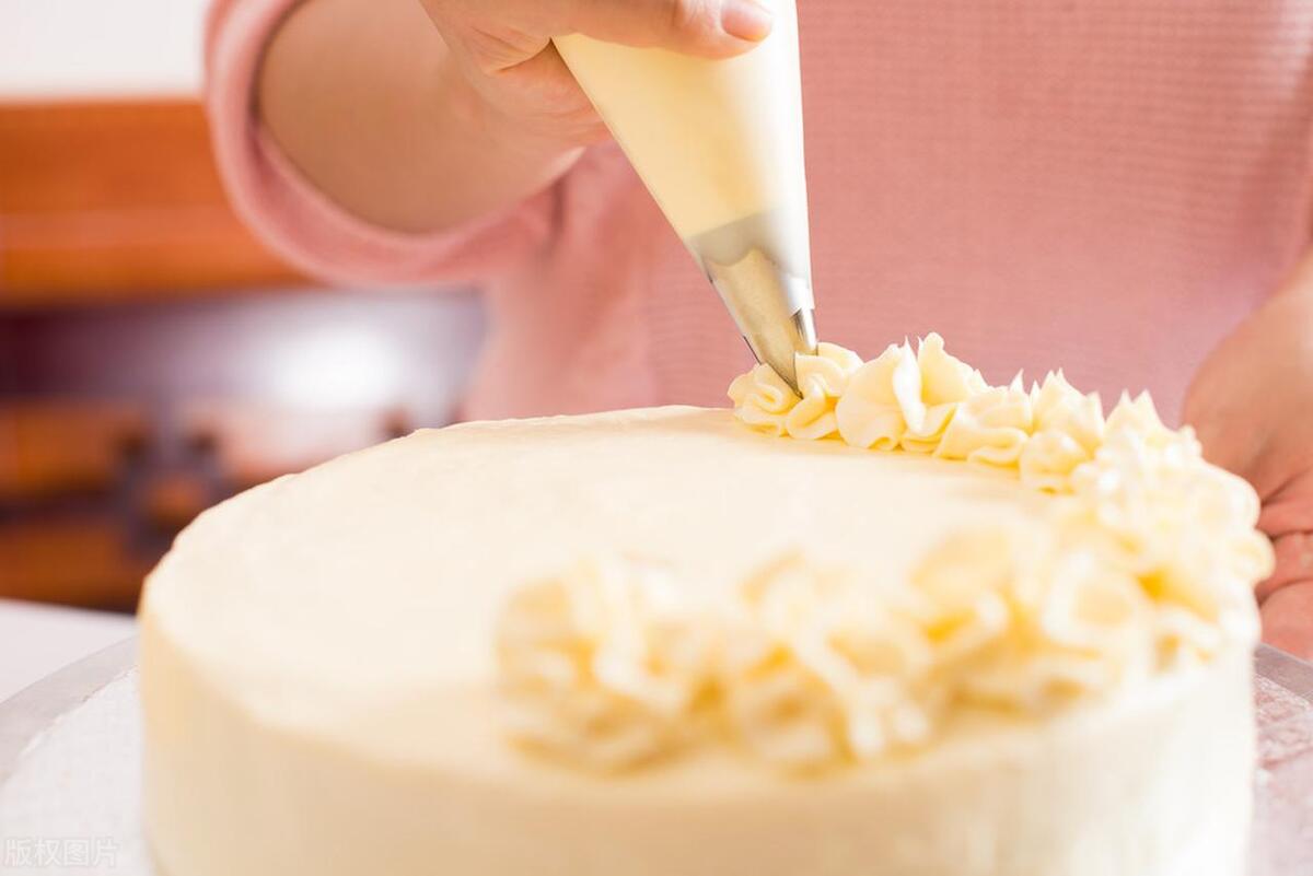 母亲节蛋糕怎么裱花和放水果,母亲节为妈妈做的蛋糕应该怎么做