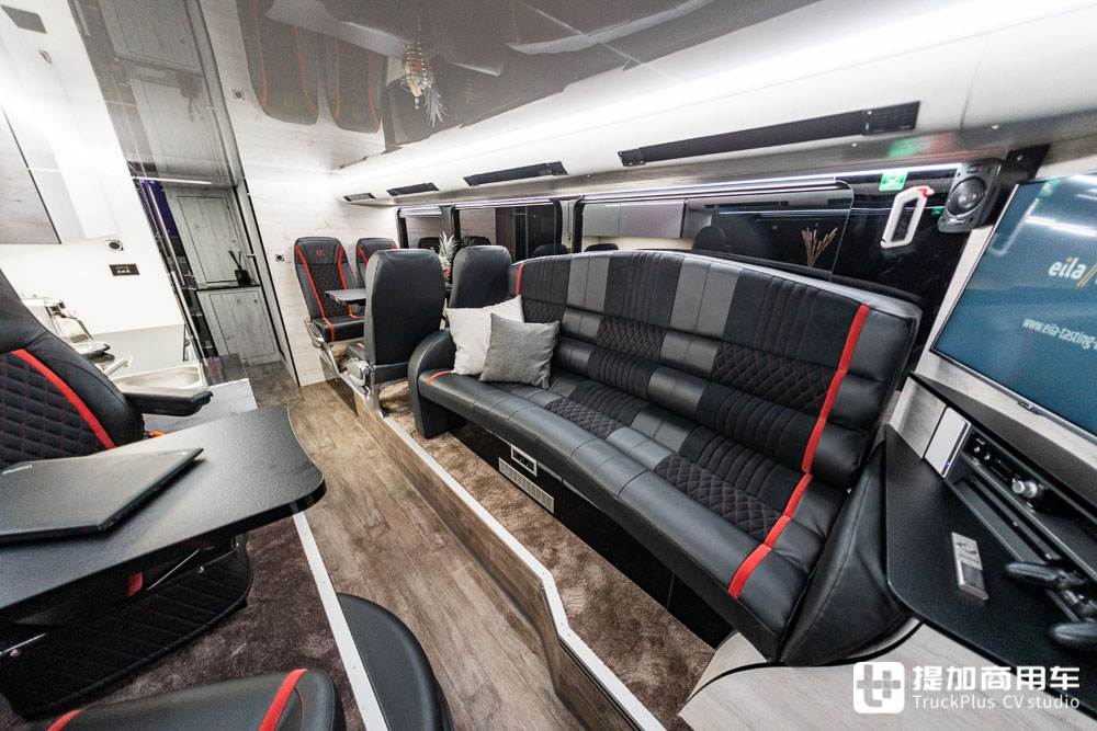 双层巴士房车改装图,可升顶的双层巴士房车