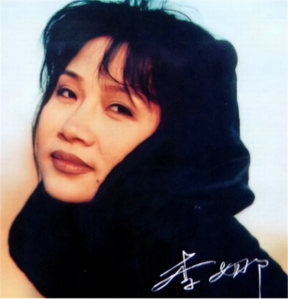 27岁爆火，34岁削发为尼，失踪24年，“青藏高原”李娜经历了什么