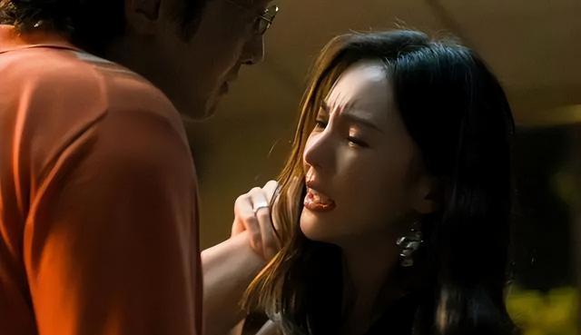 孤注一掷安娜被拔指甲后续,孤注一掷安娜被扎片段