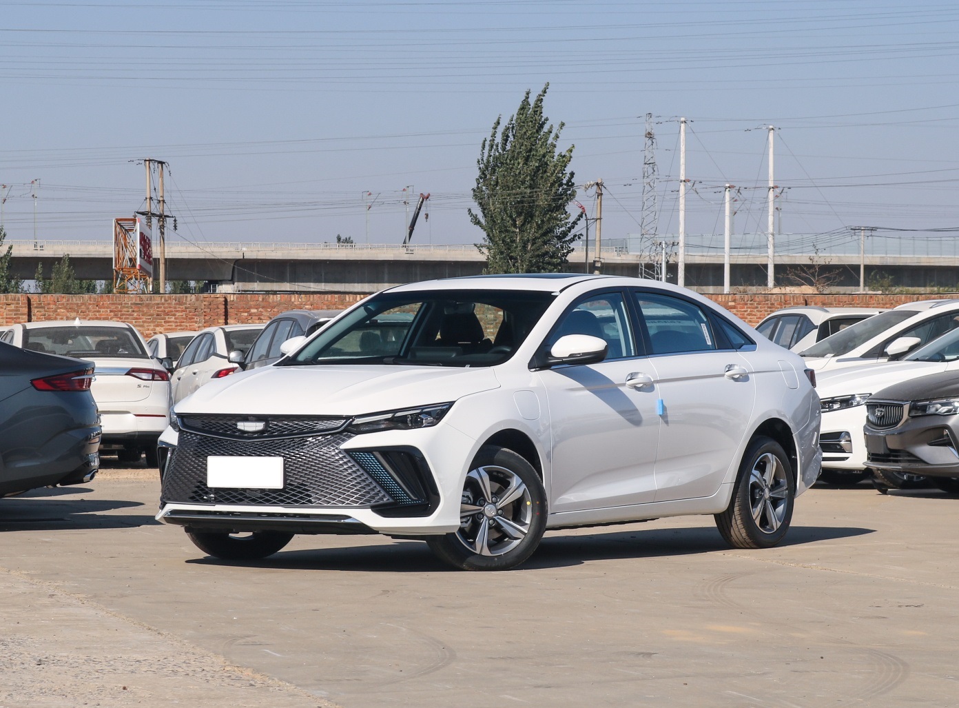 家用轿车建议选紧凑型车，看看这三款，省油，空间大，安全配置多