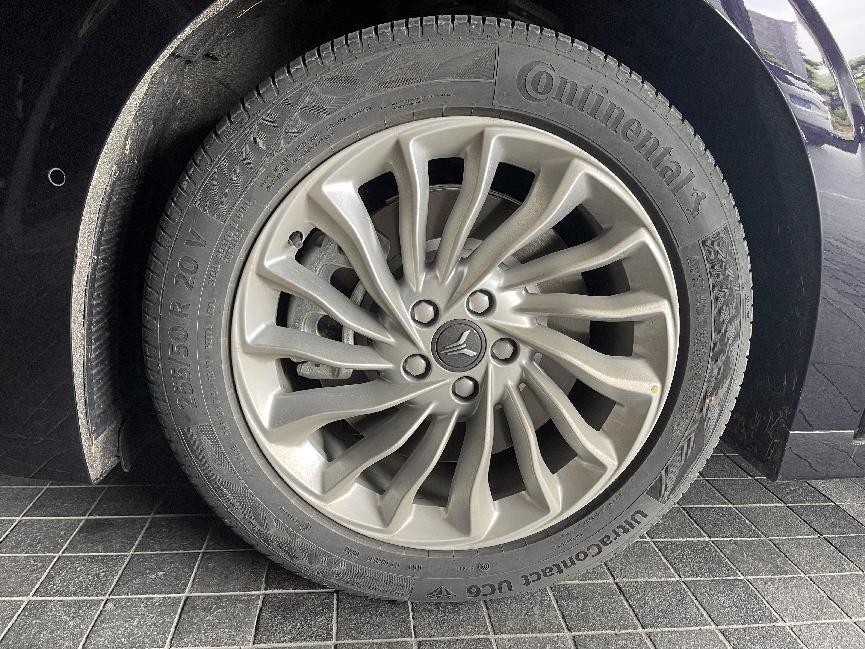 岚图梦想家和丰田埃尔法测试视频,东风岚图增程式suv试驾