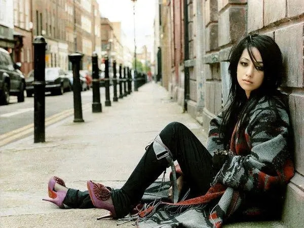 “偏执歌后”中岛美嘉：凭一首歌拉低日本自杀率，失聪仍坚持歌唱