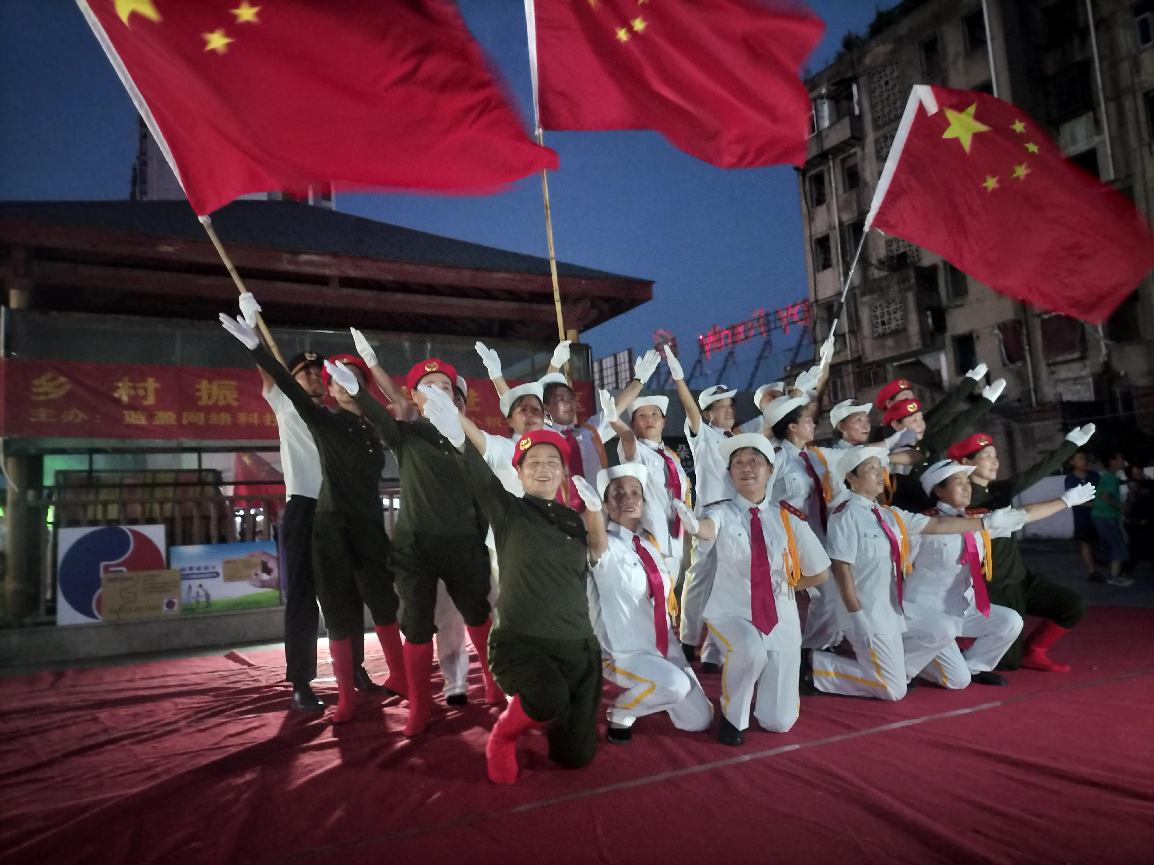 心中有方向脚下有力量眼中有光芒,心中有方向脚下有力量啥意思