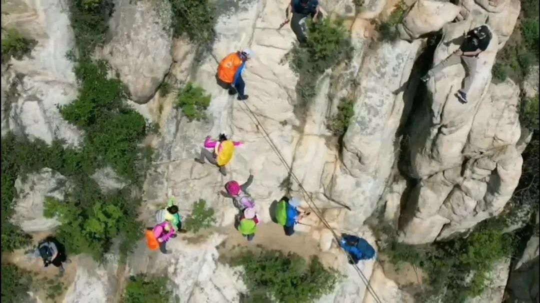 20230513嵩山月亮坡四号线溜腿，旁边的小山脊又出意外了