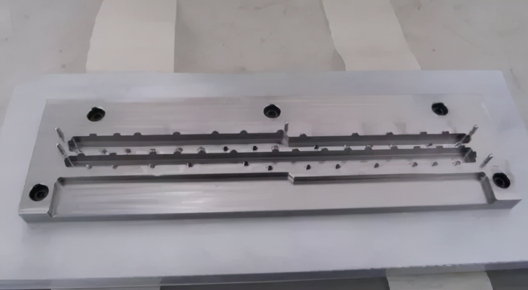 模切刀模的固定方法,标签模切刀模怎么做出来的