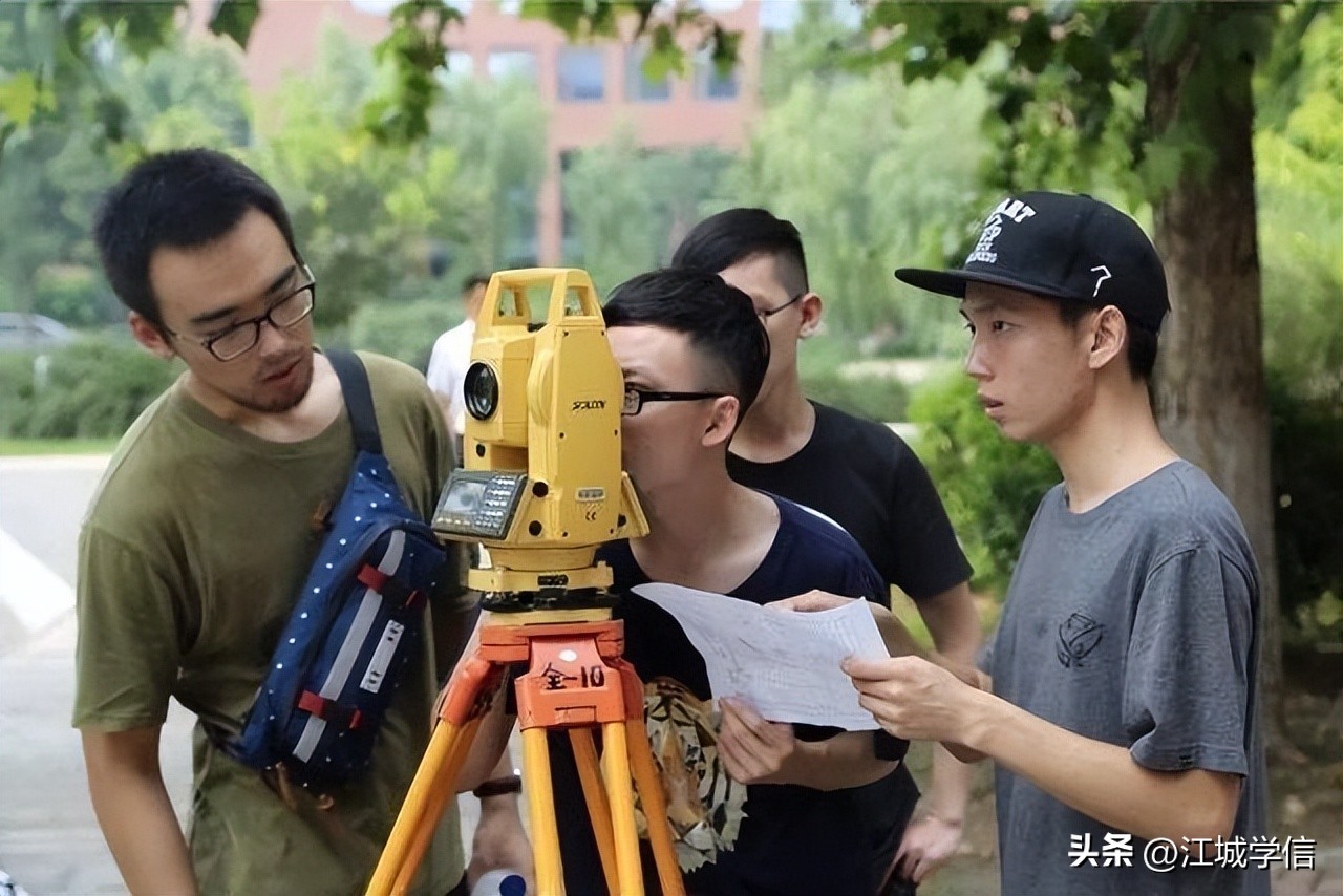 高考志愿体育学类专业的就业前景,高考300分选什么专业好就业视频