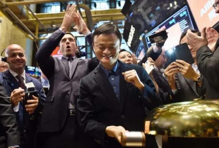 当年阿里巴巴为何要放弃港交所，选择赴美上市？