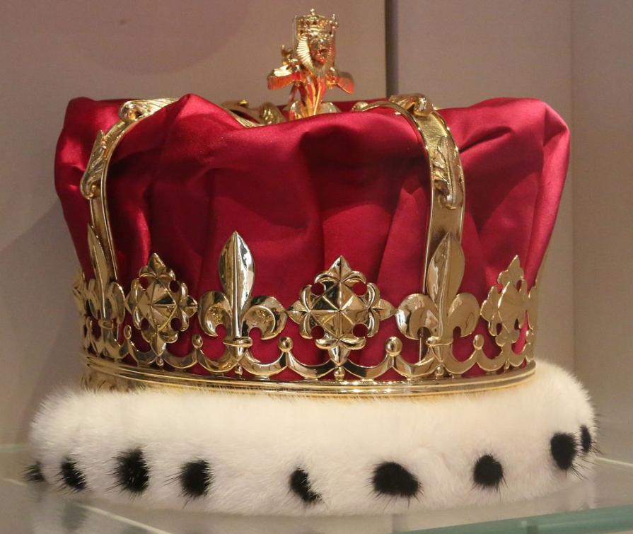 伊丽莎白二世拒绝佩戴苏格兰王冠,苏格兰王冠与英格兰王冠
