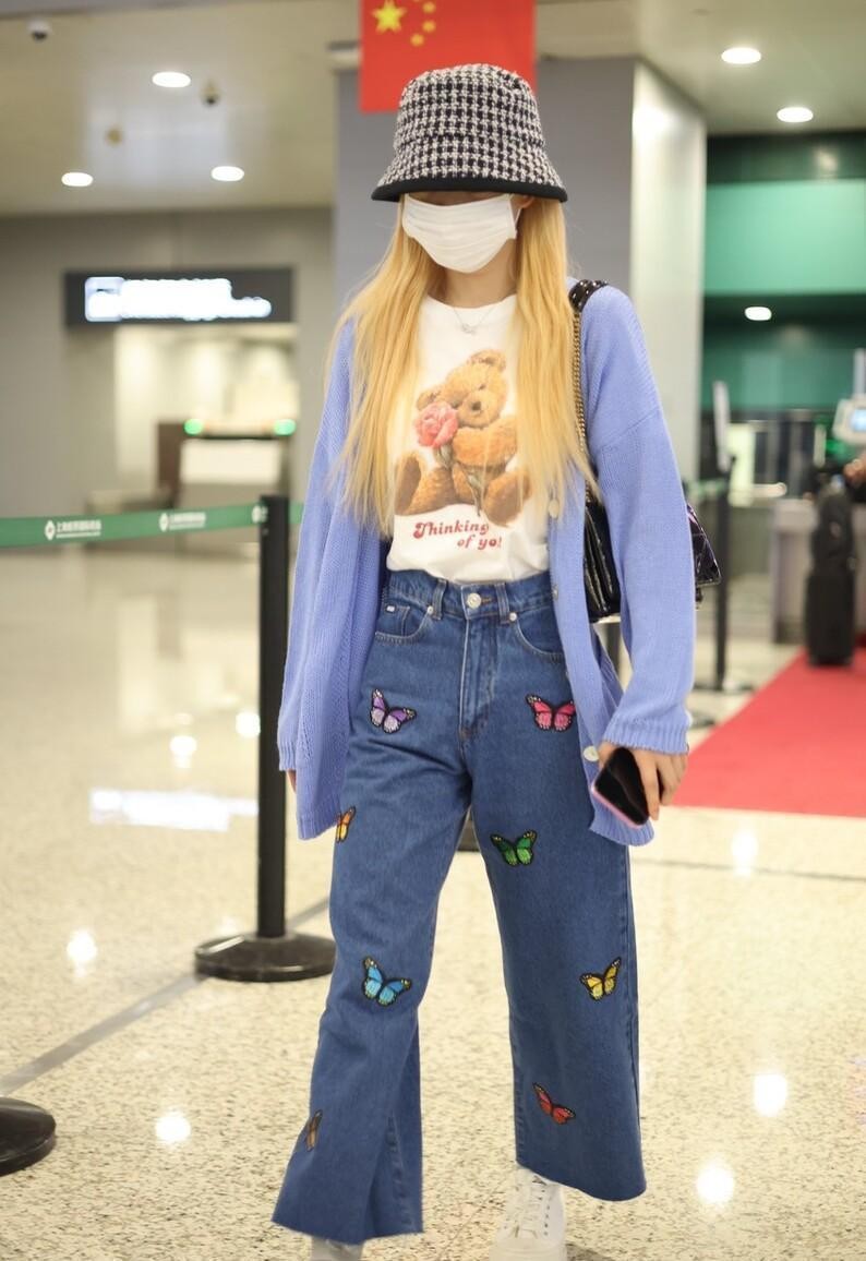 卡通t恤宽松简单,卡通图案很火的t恤