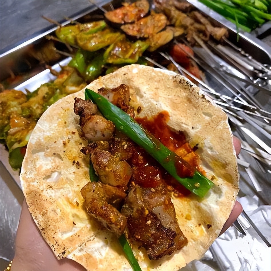 淄博烧烤火出圈的机会分析,淄博烧烤是口红效应吗