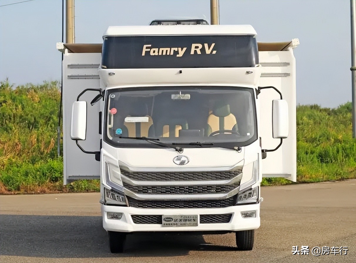 上汽跃进s1002.3t平头轻卡房车,2021年可可西里轻卡5.2t房车