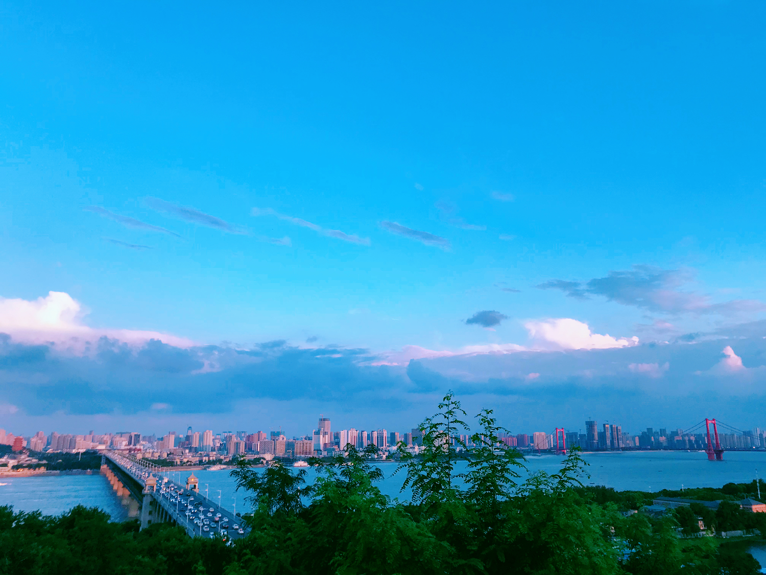 中国第一座广播电视塔,我国第一座电视塔