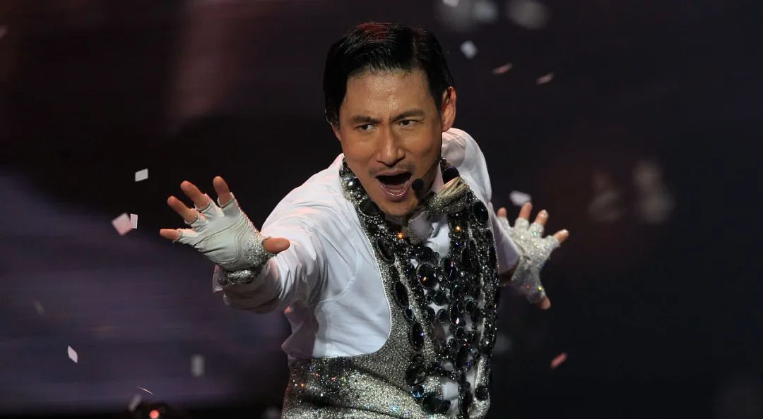 这样的香港顶流,是掩耳盗铃,还是坐井观天,又或是自信心爆炸?