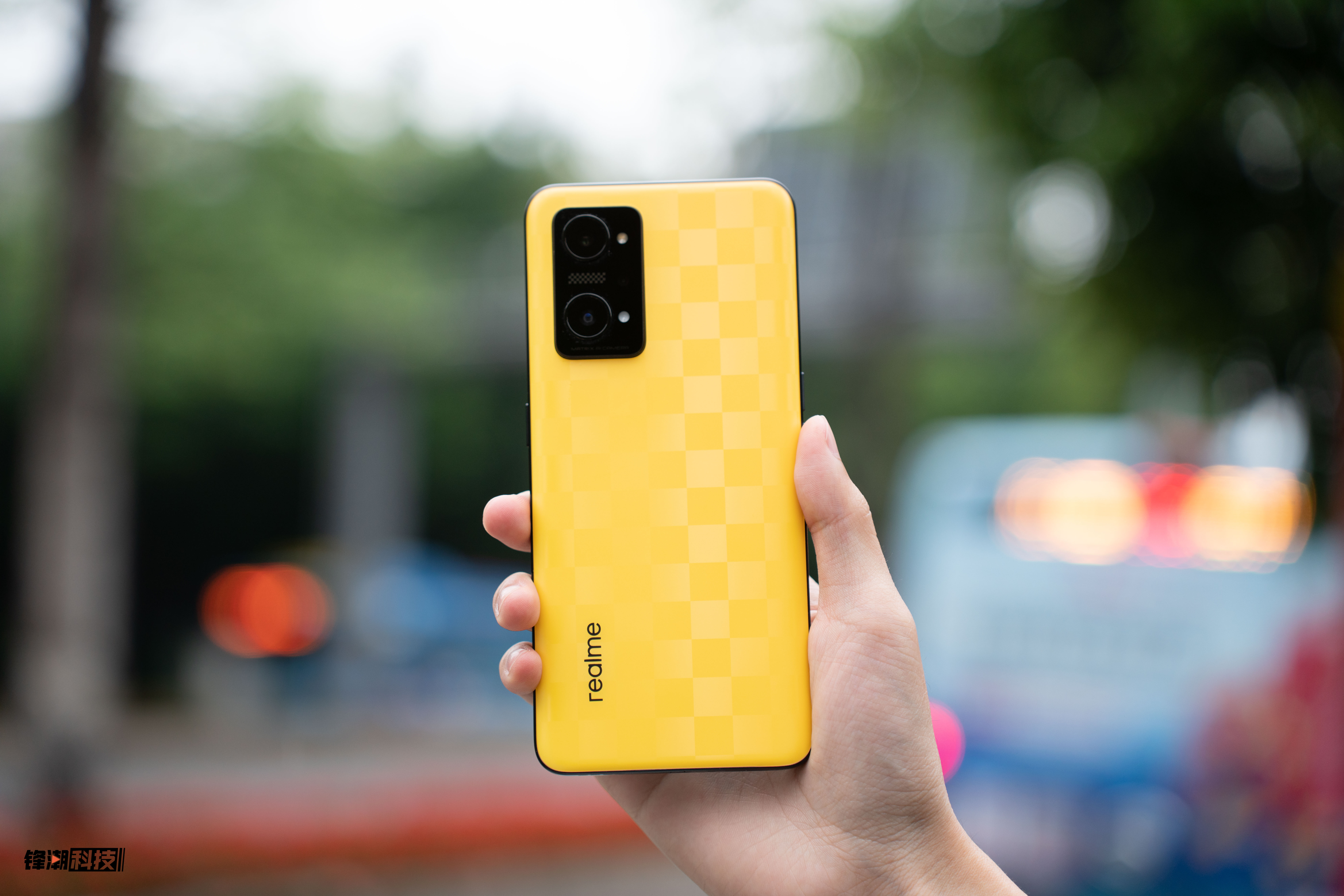 真我q5pro能用65w的闪充么,80w闪充能给60w手机充么