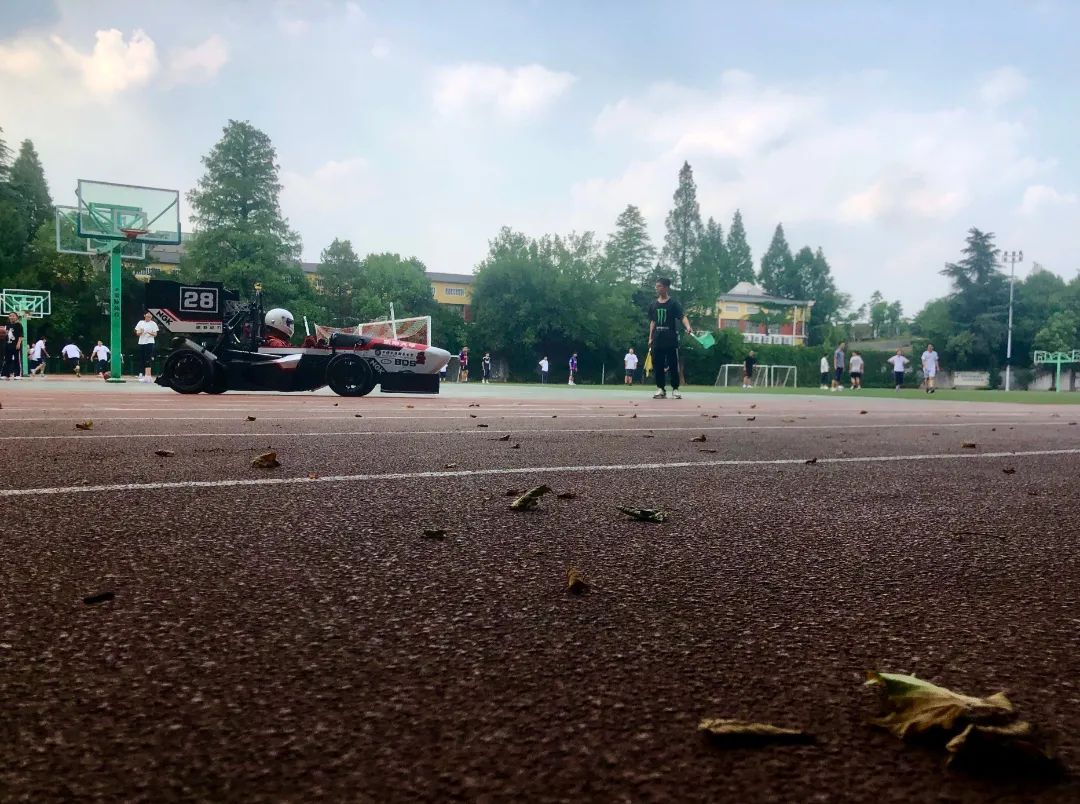 南京市第十三中学：一天之内，江苏省“985”高校在十三中开课