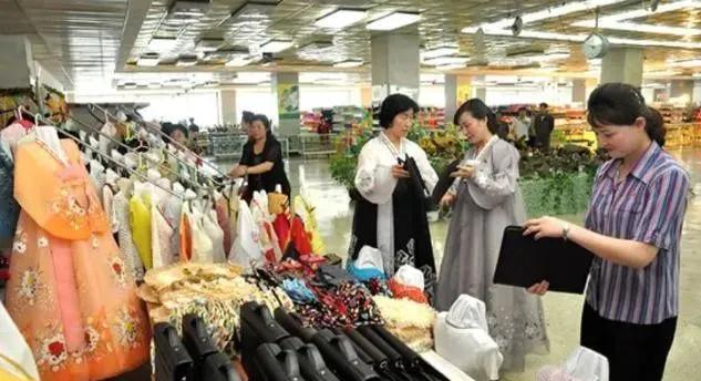 实拍朝鲜第一百货，各色物品应有尽有，号称北京的王府井！