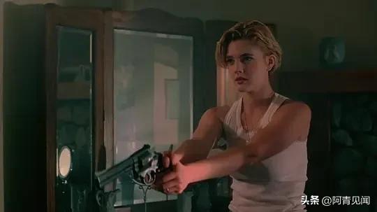 德鲁巴里摩尔自导自演的电影,德鲁巴里摩尔经典喜剧电影