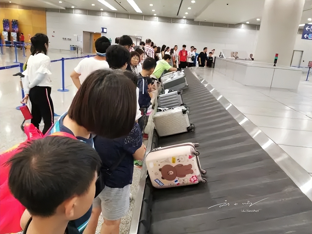 飞机上能带多大的拉杆行李箱?好多朋友不清楚,还很可能花冤枉钱