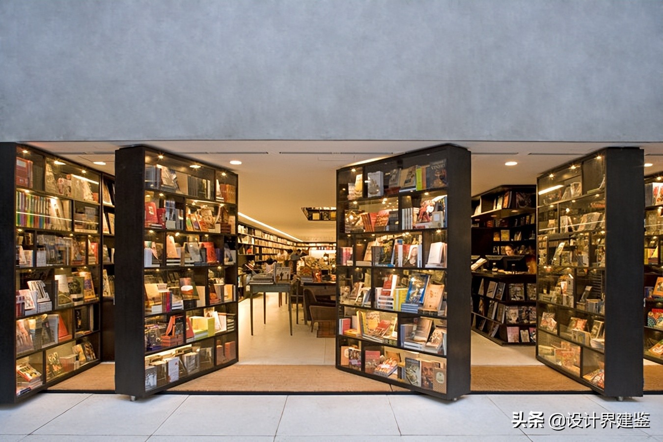 #设计鉴赏#——从展示橱窗到开放空间：商店展示柜的不同设计策略