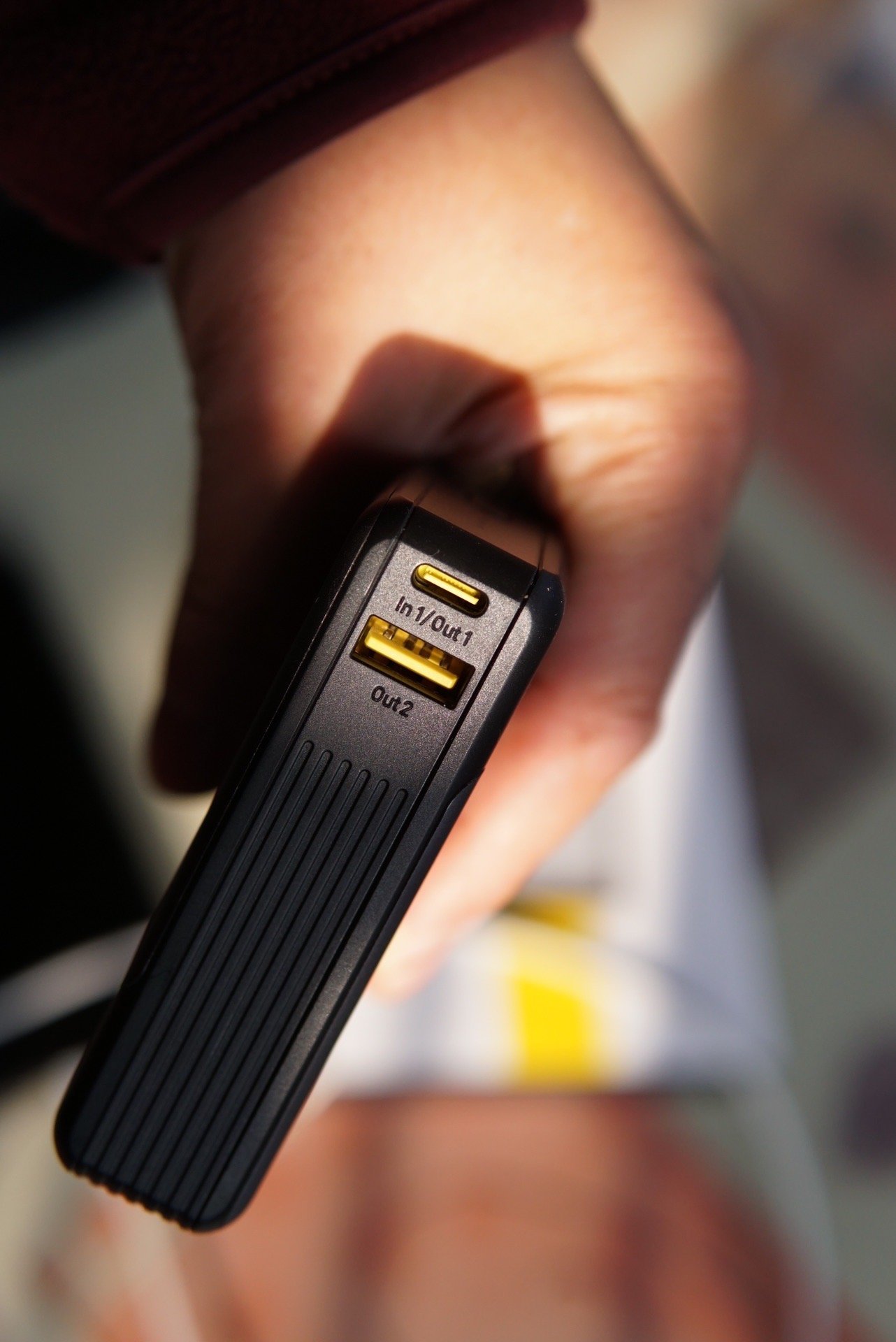 aohi100w充电宝,能给电脑100w充电的充电宝