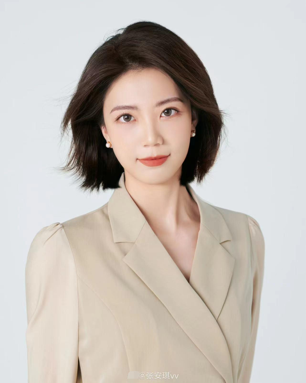 央视最漂亮的女主持人海霞,央视主持人海霞满头白发视频