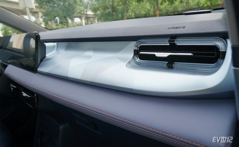 品牌销量持续向上突破关键产品静态体验几何E