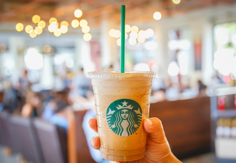 星巴克转圈,星巴克翻车原视频